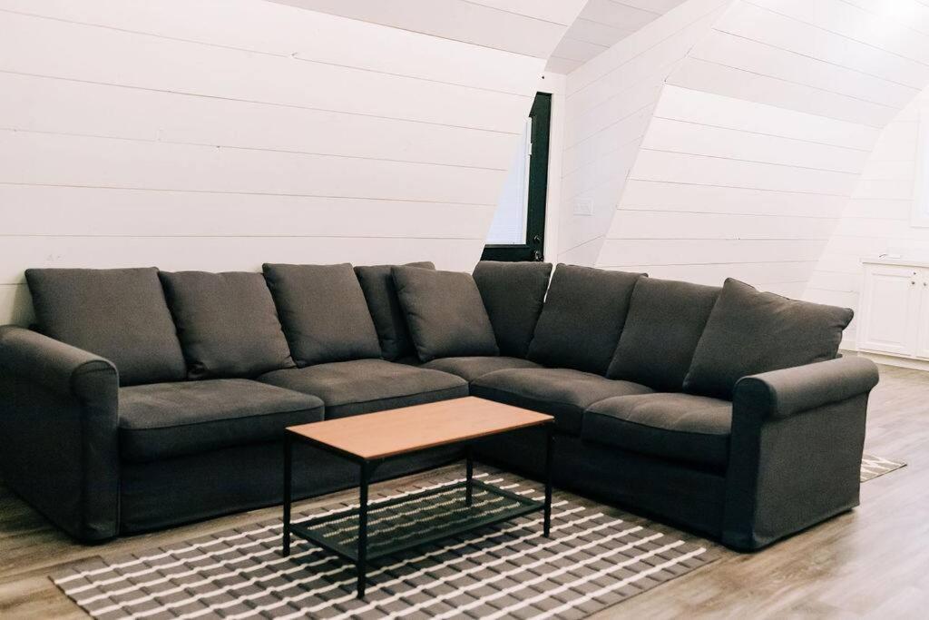The Barn At Sharp Run-modern Barn In The Heart Of Amish Country Millersburg